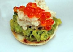Tartelletjes met krab en avocadocrème